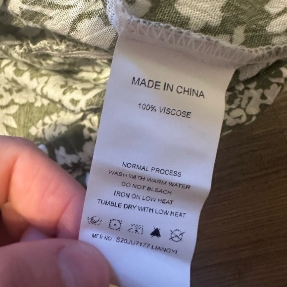 Simplee floral jumpsuit medium - Picture 3 of 3